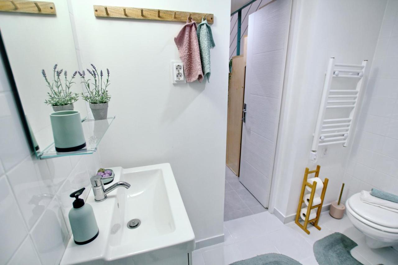 Apartment Lovely&modern Downtown With Free Parking *